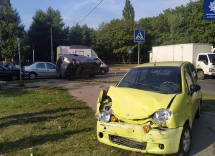 Водитель Fiat спровоцировал утреннее столкновение четырех авто на перекрестке