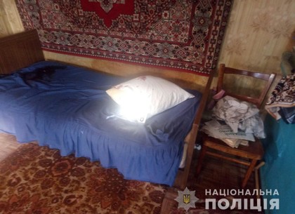Кровавая ссора под Харьковом: мужчина ткнул сожительницу ножом и лег спать