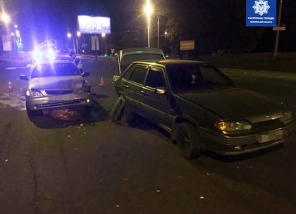 Перед Коммунальным мостом в сумерках столкнулись автомобили (ФОТО)