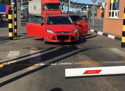 Россиянин на автомобиле прорывался в Украину через Гоптовку