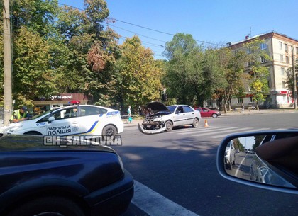 ДТП: два авто не поделили улицу на ХТЗ (ФОТО, ВИДЕО)