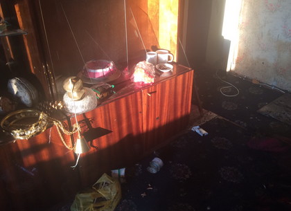 Мужчину с ожогами вынесли из горящей квартиры в Пятихатках (ФОТО)