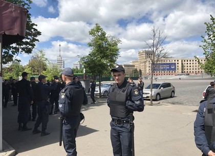 Марш в центре Харькова: метро закрыто на выход, полиция наводнила площадь