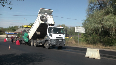 Харьковские дорожники ремонтируют улицу Свистуновскую