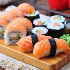 Домашним суши отравились 11 человек