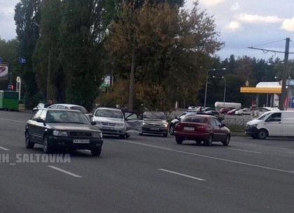 ДТП: на Салтовке столкнулись четыре авто (ФОТО)