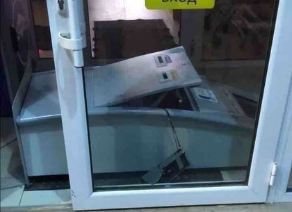 На Клочковской ограбили банкомат, стоявший внутри супермаркета (ФОТО, Обновлено)