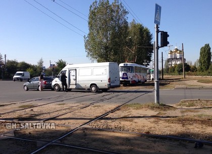 ДТП на рельсах заблокировало трамваи на Салтовке