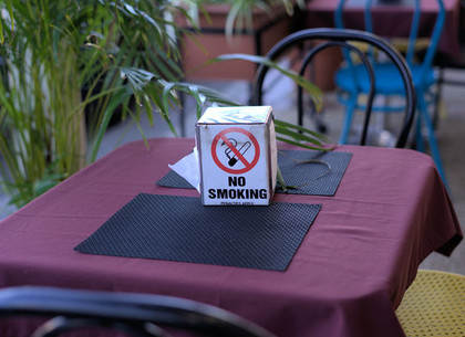 На сигаретных пачках будут печатать новое предупреждение, а горсовет получит новые полномочия