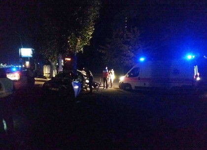 Ночью на Салтовке автомобиль врезался в дерево, водитель погиб (ВИДЕО, ФОТО)
