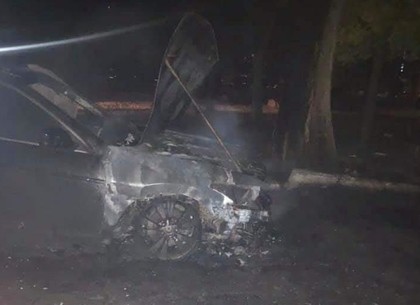 У женщины под домом сгорел автомобиль (ФОТО)