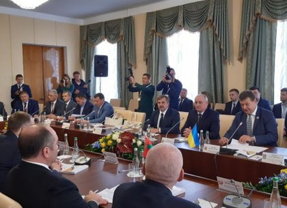 Харьков и Минск подписали договор о сотрудничестве