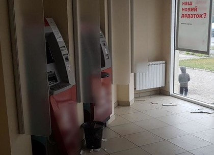 Взорвали банкомат, но до денег не добрались: новое ограбление на ХТЗ (ФОТО)