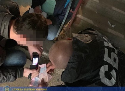 В Харькове начальница отделения госбанка наживалась на внутренне перемещенных лицах