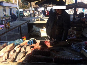 На базарах изымали рыбу без документов (ФОТО)