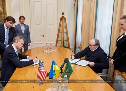 Геннадий Кернес подписал Меморандум о сотрудничестве с Майкрософт (ФОТО)