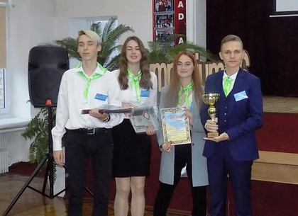 Харьковчане поздравили победителей XІІ городского турнира юных географов