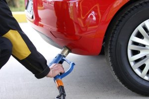 На фоне проблем с бензином на харьковских заправках цены на автогаз падают ускоренными темпами