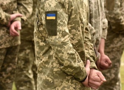 Харьковские участники боевых действий осаждают военкоматы