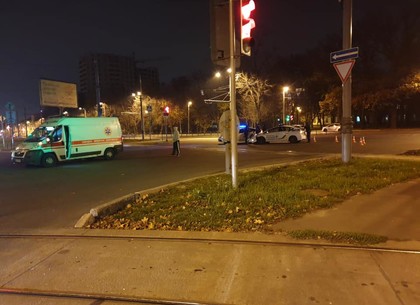 ДТП: в Харькове столкнулись Скорая помощь и полицейский Prius (ФОТО)