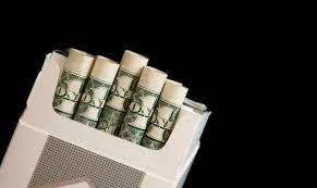На харьковских базарчиках налоговая милиция насобирала контрафактных сигарет на четверть миллиона