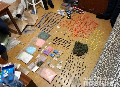 У закладчика интернет-магазина нашли наркотиков и психотропов на пять миллионов гривен (ФОТО)
