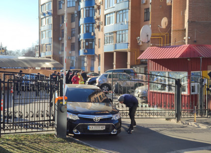 Взрыв в центре Харькова: Повреждены, по меньшей мере, четыре машины (ФОТО)