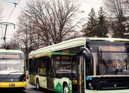 Харьковчан-пассажиров общественного транспорта становится все меньше