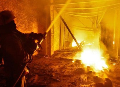 Огненная пена - в пригороде Харькова выгорело производство моющих средств (ФОТО)