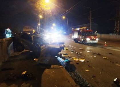 ДТП на Велозаводском мосту: водителя вырезали спасатели (ФОТО)