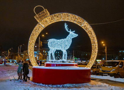 Харьков украшают к новогодним праздникам (ФОТО)