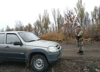 На границе нарушители на авто угрожали пограничникам харьковского отряда