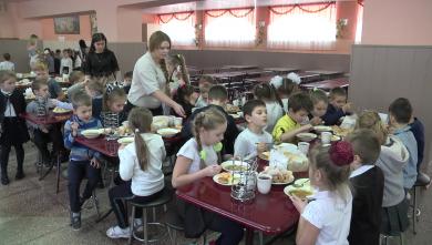 Как питаются дети, которые посещают продлёнку в школах Харькова (ВИДЕО)
