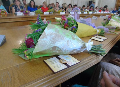 По сравнению с прошлым годом количество награжденных матерей-героинь в Харькове уменьшилось на четверть
