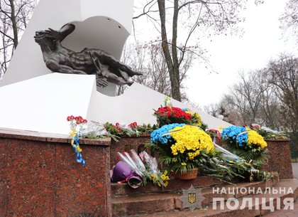 Харьковские полицейские обеспечили порядок во время проведения памятных мероприятий (ФОТО)