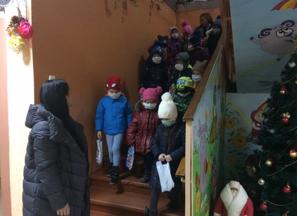 В Харькове экстренно эвакуировали школьников и воспитанников детского сада
