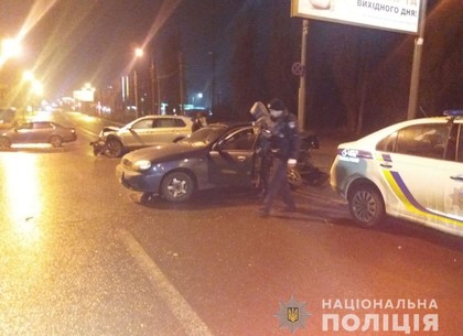 В Сети появилось ВИДЕО, как автомобиль сбил патрульных, оформлявших ДТП