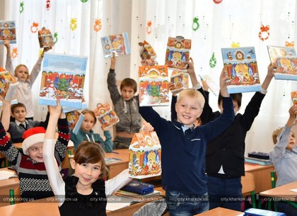 Харьковским школьникам вручили подарки от городского головы (ФОТО)