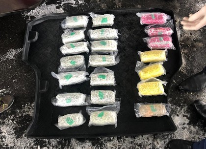 На Гоптовке в топливном баке авто нашли 20 кг наркотиков (ВИДЕО, ФОТО)