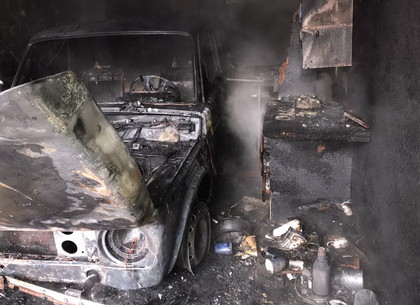 На Немышле горел гаражный кооператив: есть пострадавший (ФОТО)