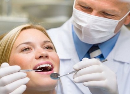 К апрелю в Харькове уволят десятки зубных врачей без высшего образования