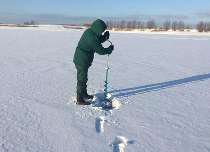 Хрупкий лед превратил зимнюю рыбалку в трагедию (ФОТО, ВИДЕО)