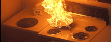 Неудачник кулинар включил плиту и сгорел во время готовки (ФОТО)