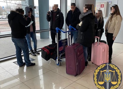 Сутенерше, которую задержали в аэропорту с живым товаром, в СИЗО объявили о подозрении