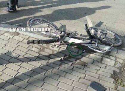 В центре столкнулись иномарки, пострадал велосипедист Glovo (ФОТО)