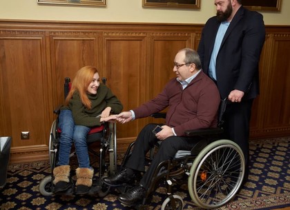 Геннадий Кернес отозвался на просьбу о помощи девушки с инвалидностью (ФОТО)
