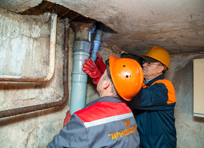 «Харьковводоканал» проводит масштабные работы по замене внутридомовых канализационных систем (ФОТО)