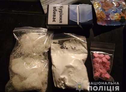 Прохожего с наркотиками на 60 тысяч гривен остановили в Харькове