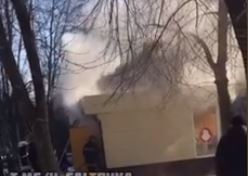 Московский район: спасатели ликвидировали пожар в торговом павильоне (ВИДЕО)