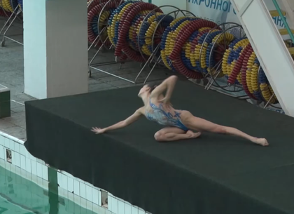 Харьковчанки выиграли домашний чемпионат по артистического плавания (ВИДЕО)